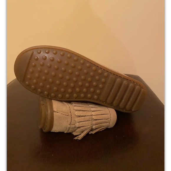 NWT Minnetonka Double Fringe Tan/Beige Ankle Boots - Size 1 - Picture 4 of 5
